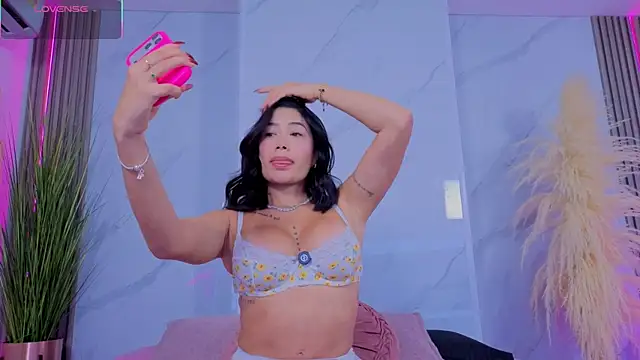 Chlooee   online show from December 2025 01:50:02 AM