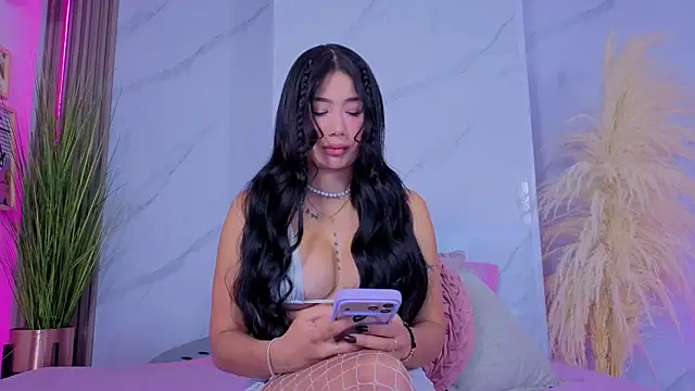 Chlooee   online show from April 2026 01:51:01 AM