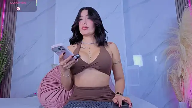 Chlooee   online show from February 2026 01:29:01 AM