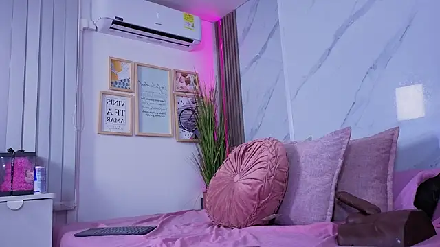 Chlooee   online show from April 2026 12:13:02 AM