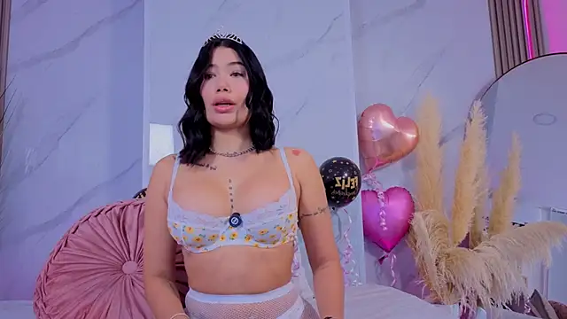 Snapshot of Chlooee__ chatting on November 2025 01:22:01 AM Chlooee online show from November 2025 01:22:01 AM