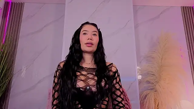 Chlooee   online show from April 2026 01:45:01 AM