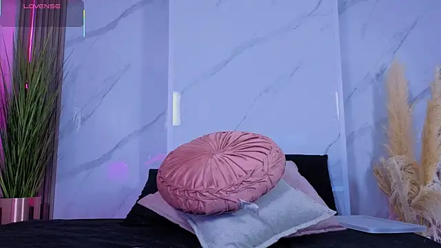 Snapshot of Chlooee__ chatting on November 2025 04:10:05 PM Chlooee online show from November 2025 04:10:05 PM