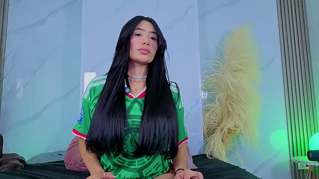 Chlooee   online show from July 2026 01:17:01 AM