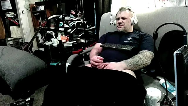 TwoFarty240 online show from March 2026 06:50:02 PM