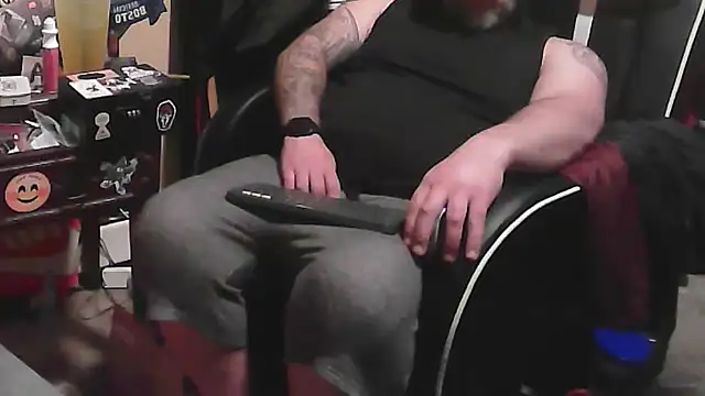 TwoFarty240 online show from October 2025 12:13:01 AM