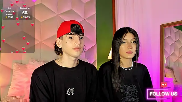 Snapshot of sett_and_gwen chatting on January 2025 09:42:01 PM sett and gwen online show from January 2025 09:42:01 PM