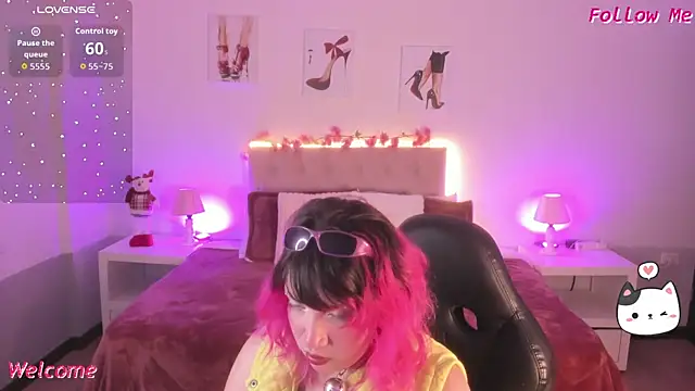 lady noize online show from December 2025 07:51:02 PM