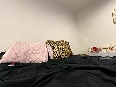 Snapshot of Charismasweets chatting on October 2025 01:52:01 AM Charismasweets online show from October 2025 01:52:01 AM