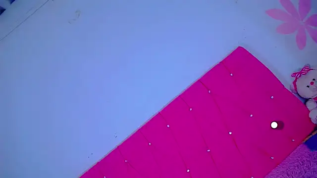 Theylor Rouse online show from December 2025 05:32:02 AM