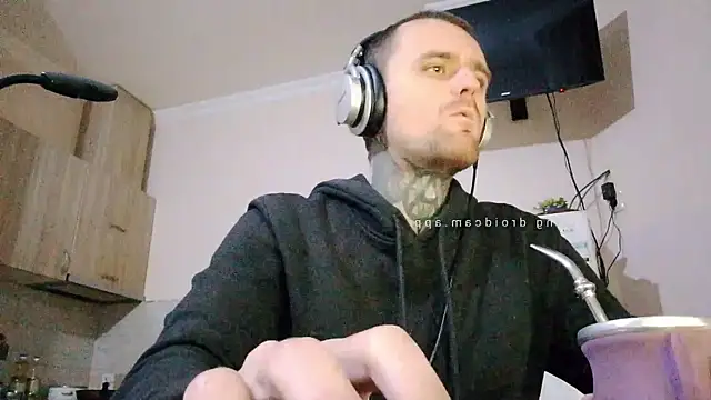 Snapshot of HappyZebra13 chatting on February 2025 05:03:02 PM HappyZebra13 online show from February 2025 05:03:02 PM