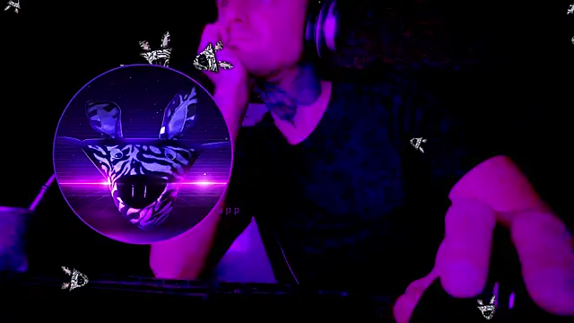 Snapshot of HappyZebra13 chatting on February 2025 04:00:02 PM HappyZebra13 online show from February 2025 04:00:02 PM