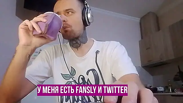 Snapshot of HappyZebra13 chatting on January 2025 06:56:02 PM HappyZebra13 online show from January 2025 06:56:02 PM