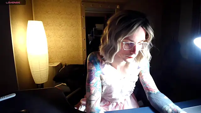 Julia dolls online show from November 2025 06:18:01 PM