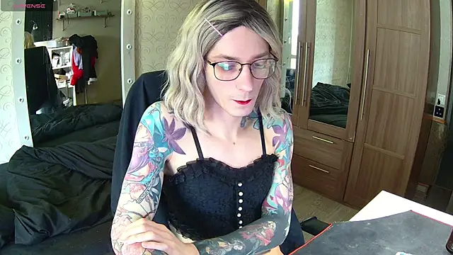 Julia dolls online show from February 2025 12:09:02 PM