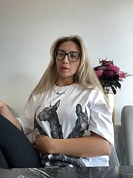 FelyJolie online show from September 2025 10:00:01 AM