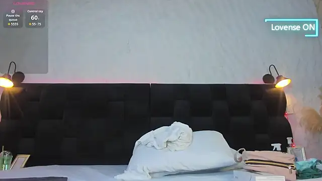 Camila  Gomez online show from December 2025 12:26:01 PM