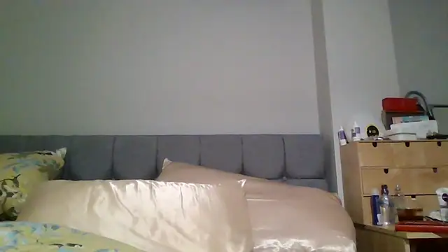 Snapshot of Englishhotwife4u chatting on December 2024 09:32:02 PM Englishhotwife4u online show from December 2024 09:32:02 PM