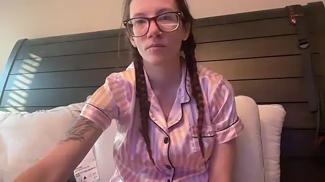 Snapshot of yourstrulylivy69 chatting on February 2025 01:51:01 PM yourstrulylivy69 online show from February 2025 01:51:01 PM