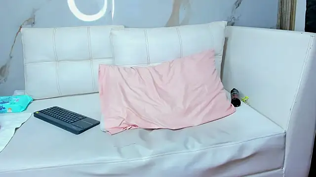 Milaspetite online show from March 2025 01:25:02 AM