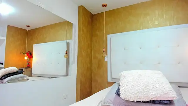 Milaspetite online show from February 2026 08:08:02 PM