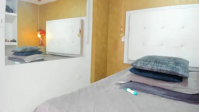 Milaspetite online show from April 2026 08:04:01 PM