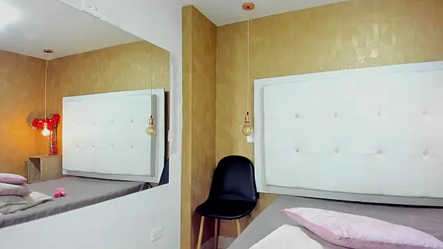 Milaspetite online show from November 2025 10:21:01 PM