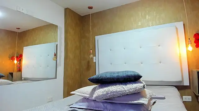 Milaspetite online show from February 2026 08:04:01 PM