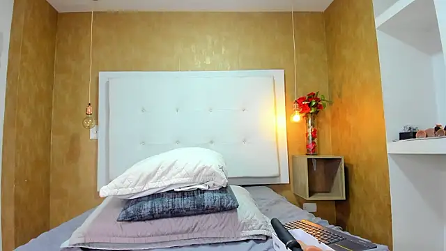 Milaspetite online show from March 2026 08:13:01 PM