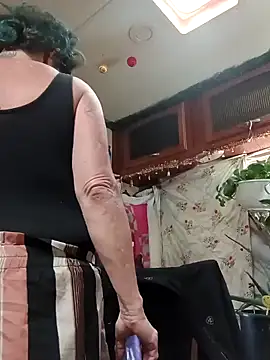 SlickedDryr online show from December 2024 04:17:01 PM