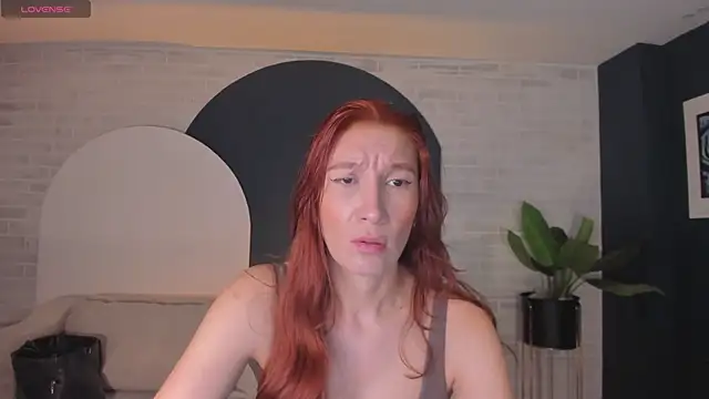 Snapshot of MiaFarrell_ chatting on May 2026 11:54:02 AM MiaFarrell online show from May 2026 11:54:02 AM