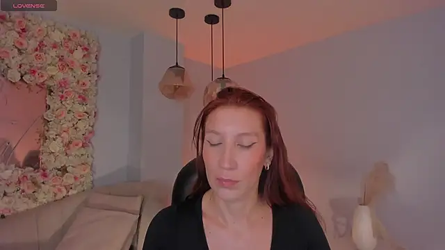 Snapshot of MiaFarrell_ chatting on May 2026 04:59:02 PM MiaFarrell online show from May 2026 04:59:02 PM