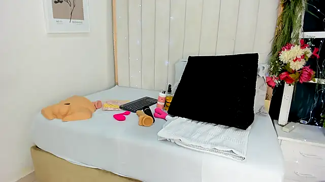 Snapshot of africa_holmes chatting on November 2025 02:44:01 AM africa holmes online show from November 2025 02:44:01 AM