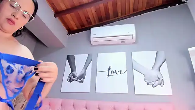 africa holmes online show from April 2026 02:28:01 AM