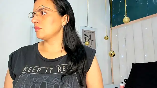 Snapshot of africa_holmes chatting on December 2025 02:23:01 AM africa holmes online show from December 2025 02:23:01 AM