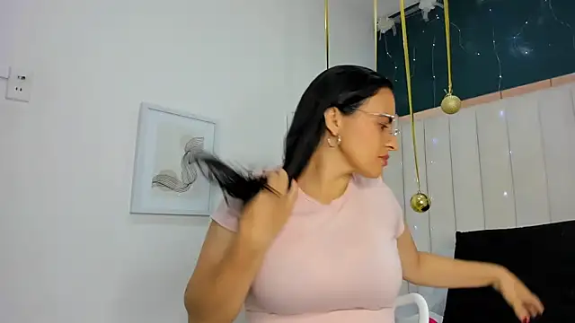 Snapshot of africa_holmes chatting on November 2025 02:34:01 AM africa holmes online show from November 2025 02:34:01 AM