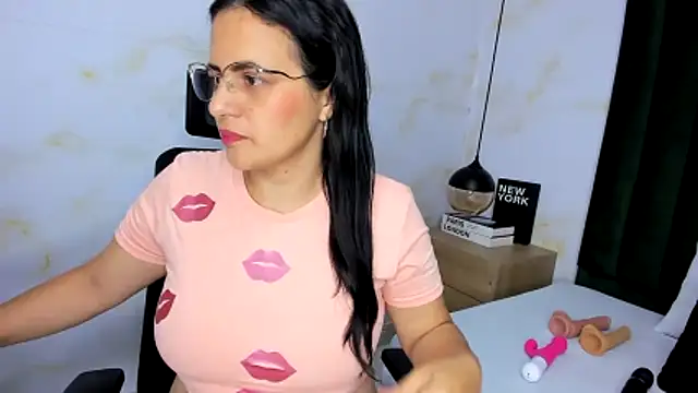 Snapshot of africa_holmes chatting on November 2025 02:26:02 AM africa holmes online show from November 2025 02:26:02 AM