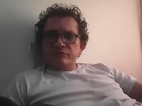 Snapshot of Bombi22 chatting on November 2025 03:45:02 PM Bombi22 online show from November 2025 03:45:02 PM