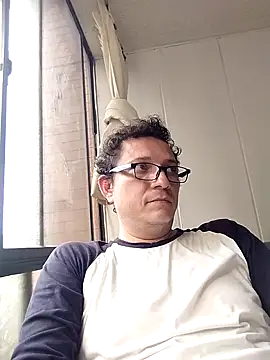 Snapshot of Bombi22 chatting on October 2025 10:11:01 PM Bombi22 online show from October 2025 10:11:01 PM
