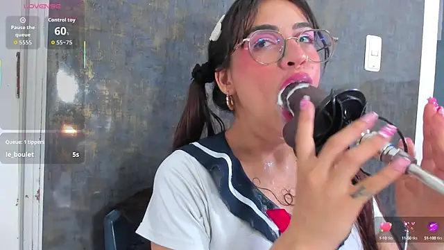 Snapshot of violett_collins_ chatting on October 2025 08:28:01 PM violett collins online show from October 2025 08:28:01 PM