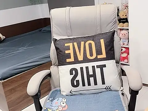 Snapshot of Eva-Public chatting on October 2025 06:03:02 AM Eva-Public online show from October 2025 06:03:02 AM