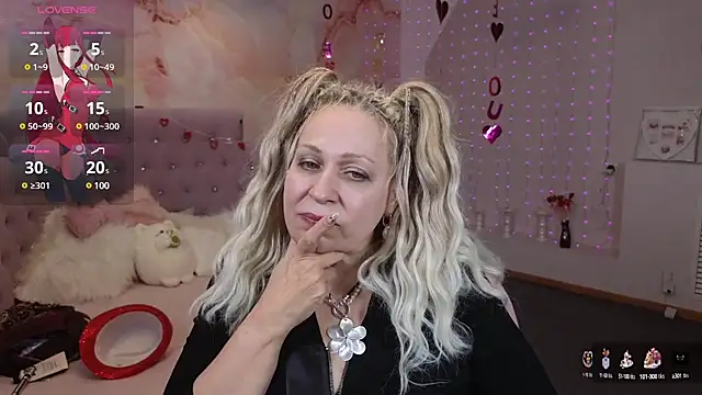 Penelope Pinky online show from February 2025 08:41:02 PM