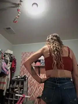 Snapshot of PrettiPluto chatting on December 2025 02:33:01 PM PrettiPluto online show from December 2025 02:33:01 PM