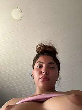 Nicollygriu online show from March 2026 04:23:01 PM