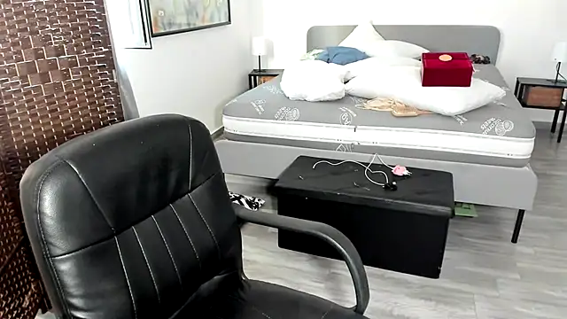 raiazane23 online show from September 2025 04:23:02 PM