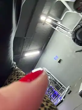 Snapshot of Nylon_play chatting on December 2024 06:20:01 PM Nylon play online show from December 2024 06:20:01 PM