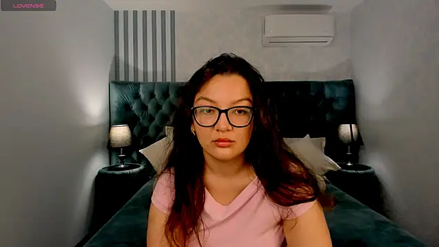 ZarifaBev online show from September 2025 01:39:01 PM