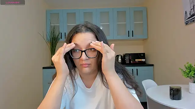 ZarifaBev online show from December 2025 07:00:01 AM