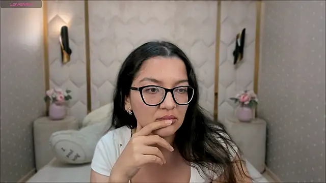 ZarifaBev online show from September 2025 01:06:01 PM