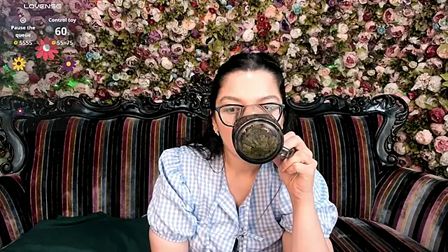 ZarifaBev online show from November 2025 08:51:01 PM